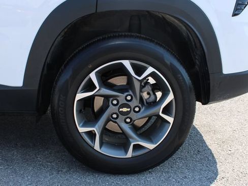 Used 2024 Chevrolet Trax LT w/ Driver Confidence Package FWD image 33