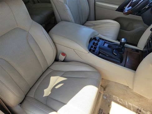 Used 2017 Lexus LX 570 4WD image 26