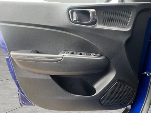 Used 2023 Hyundai Venue Limited image 17