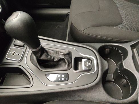 Used 2019 Jeep Cherokee Latitude w/ Popular Appearance Group image 26