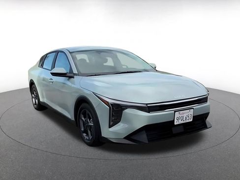Used 2025 Kia K4 FWD image 3