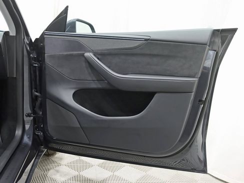 Used 2026 Tesla Model Y Long Range image 33