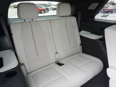 Certified 2026 Cadillac Vistiq Luxury image 10