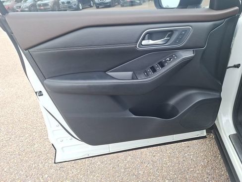 Used 2023 Nissan Rogue Platinum AWD/4WD image 10