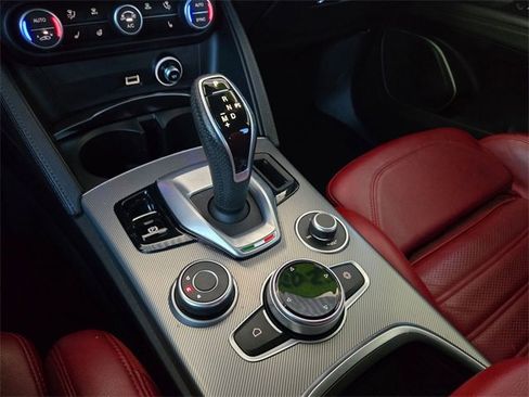 Used 2022 Alfa Romeo Stelvio Veloce image 13