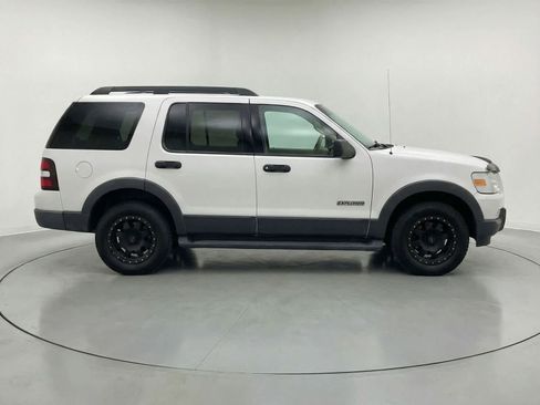 Used 2006 Ford Explorer XLT image 8