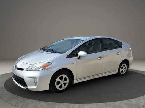 Used 2014 Toyota Prius Three FWD image 2