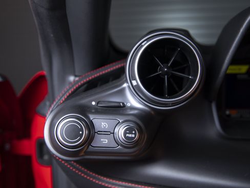Used 2021 Ferrari F8 Tributo RWD image 40