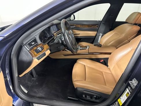 Used 2014 BMW 750Li xDrive image 11