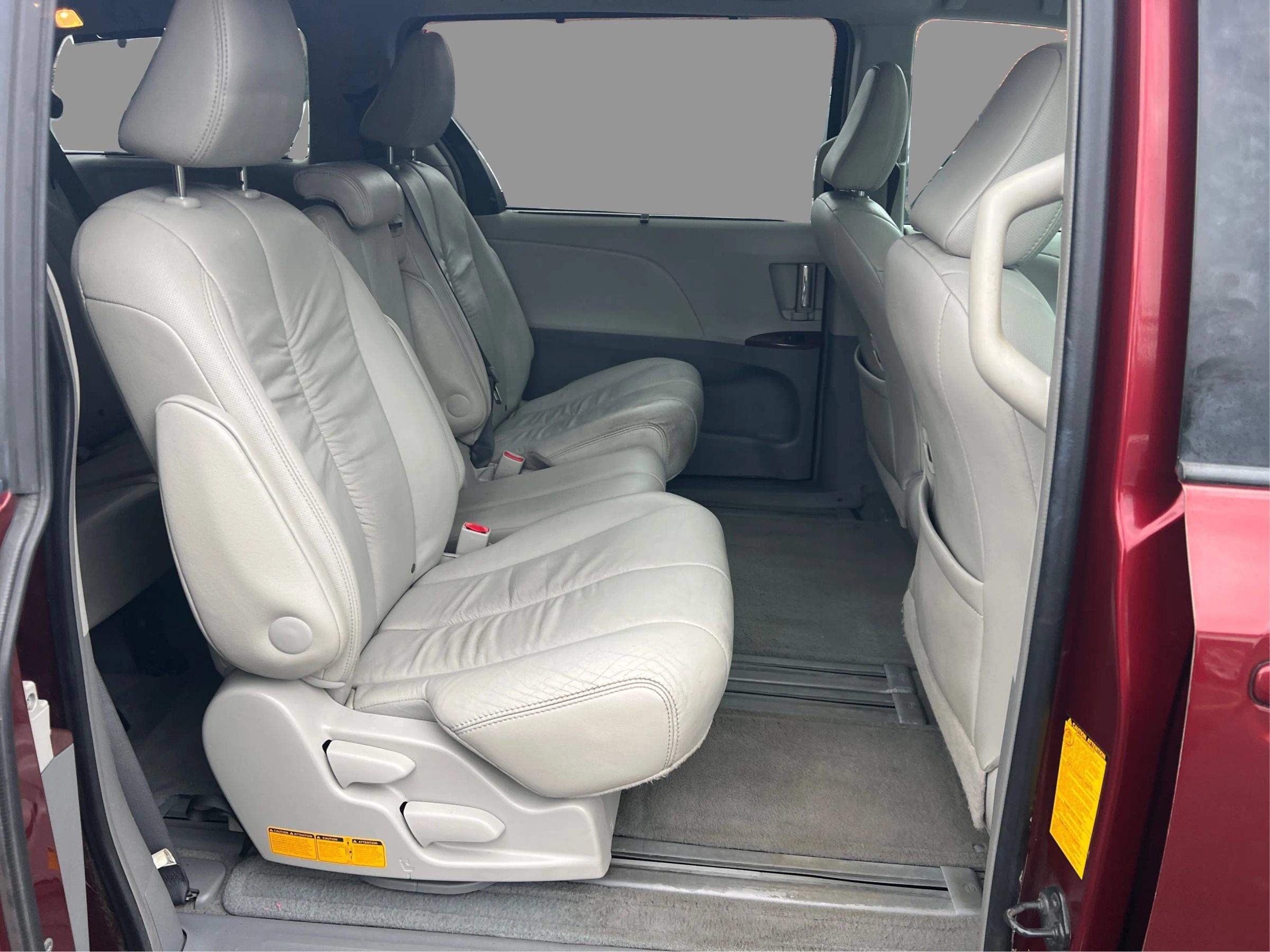 Used 2012 Toyota Sienna XLE w/ Entertainment Pkg FWD image 27