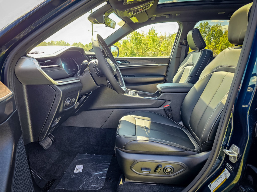 New 2027 Jeep Grand Cherokee Limited AWD/4WD image 13