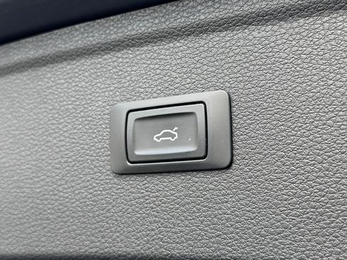 Used 2018 Audi Q5 2.0T Premium image 19