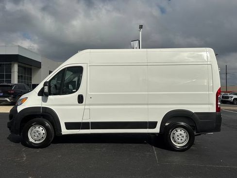 Used 2024 RAM ProMaster 2500 w/ Convenience Group FWD image 2