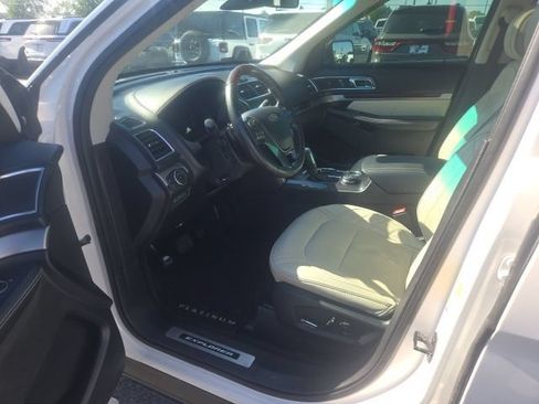 Used 2017 Ford Explorer Platinum AWD/4WD image 32