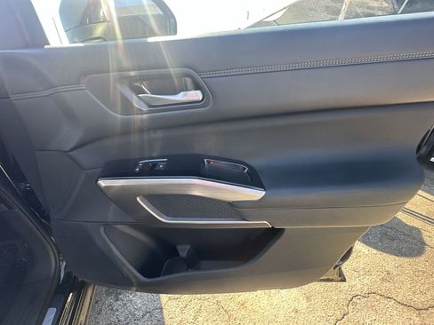 Used 2024 Nissan Pathfinder Platinum w/ Cargo Package image 31