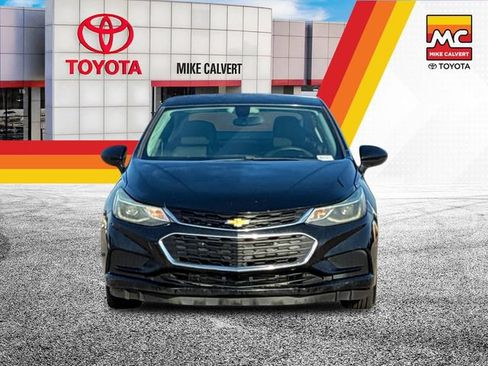 Used 2017 Chevrolet Cruze LT w/ Convenience Package FWD image 8