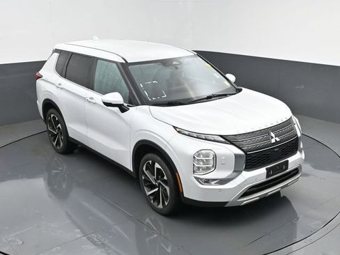 Used 2023 Mitsubishi Outlander SE AWD/4WD image 24