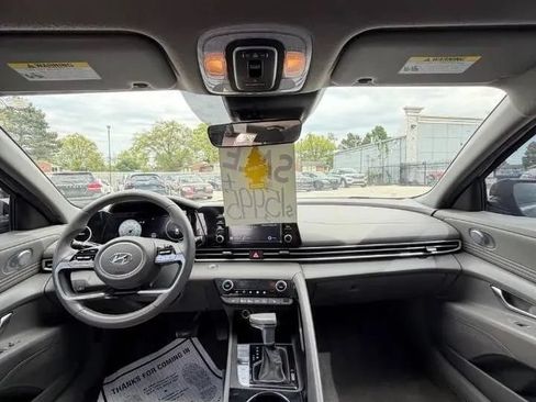 Used 2021 Hyundai Elantra SEL w/ Convenience + Premium Package FWD image 12
