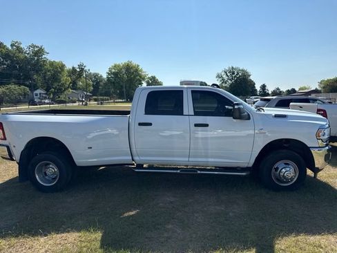 Used 2024 RAM 3500 Tradesman w/ Chrome Appearance Group AWD/4WD image 2