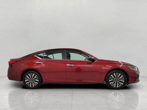 Used 2025 Nissan Altima 2.5 SV FWD image 7