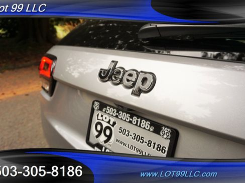 Used 2017 Jeep Grand Cherokee SRT image 33