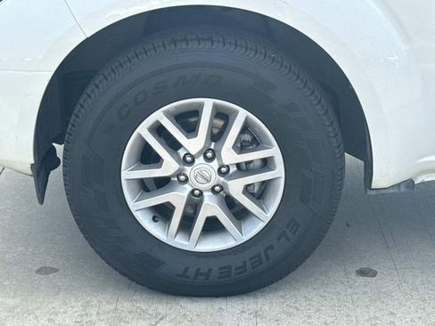Used 2020 Nissan Frontier SV RWD image 5