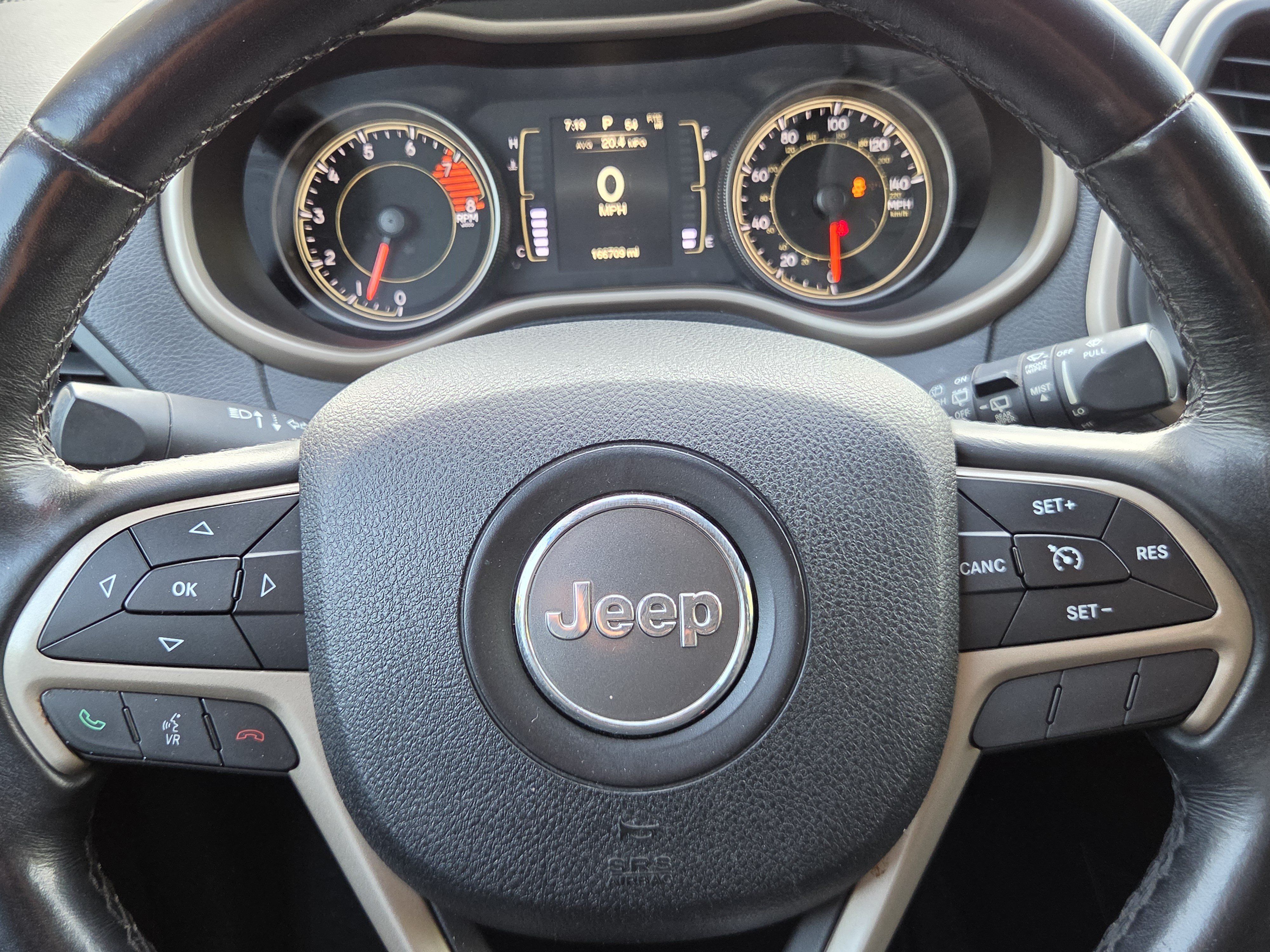 Used 2016 Jeep Cherokee Latitude w/ Comfort/Convenience Group AWD/4WD image 28