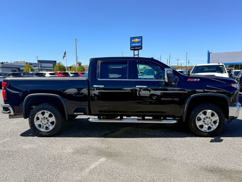 Certified 2021 Chevrolet Silverado 2500 LTZ w/ LTZ Plus Package AWD/4WD image 8