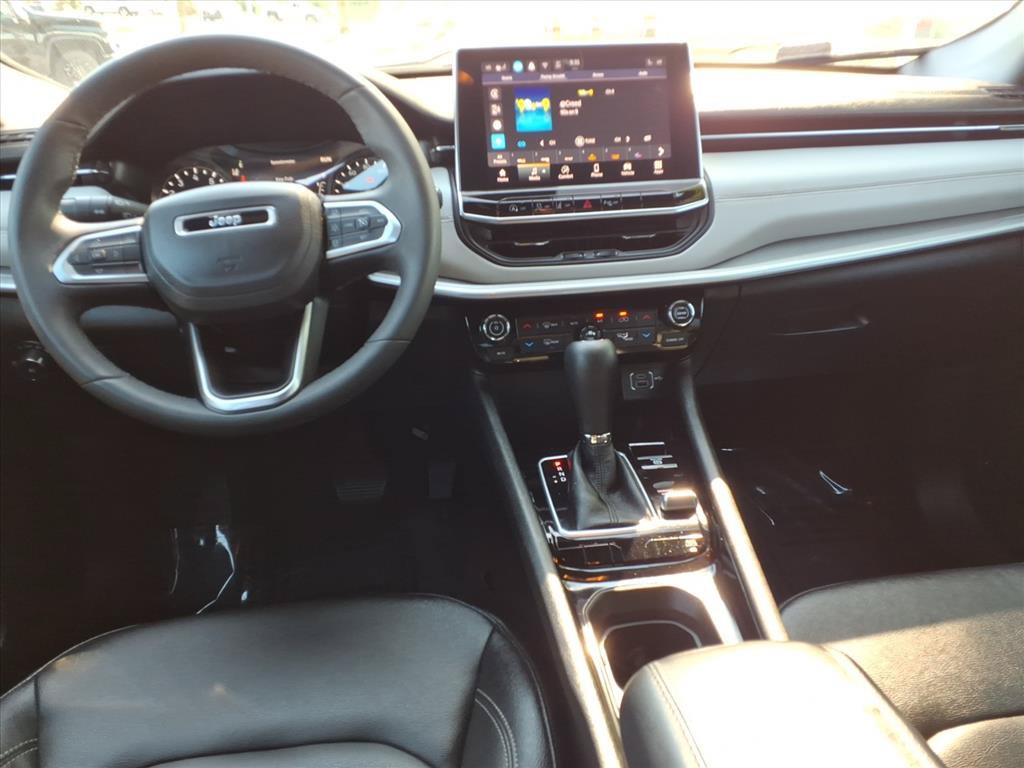 Used 2025 Jeep Compass Limited AWD/4WD image 9