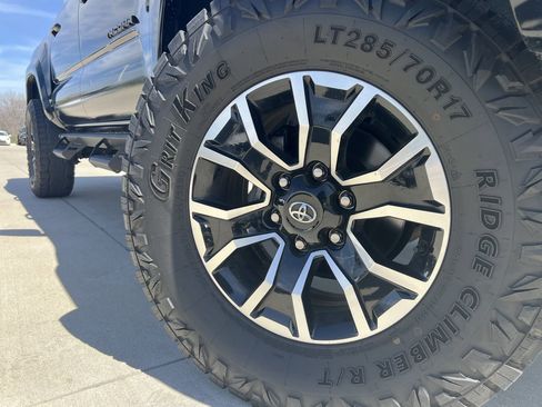 Used 2023 Toyota Tacoma TRD Sport w/ TRD Premium Sport Package image 8
