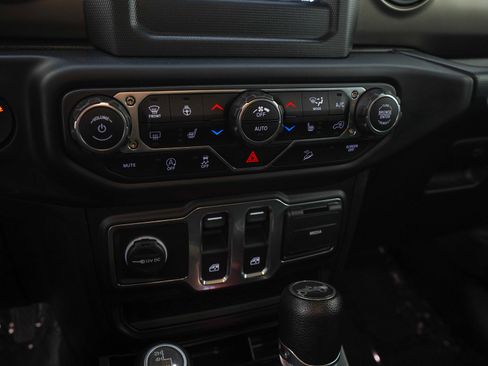 Used 2019 Jeep Wrangler Sport AWD/4WD image 19