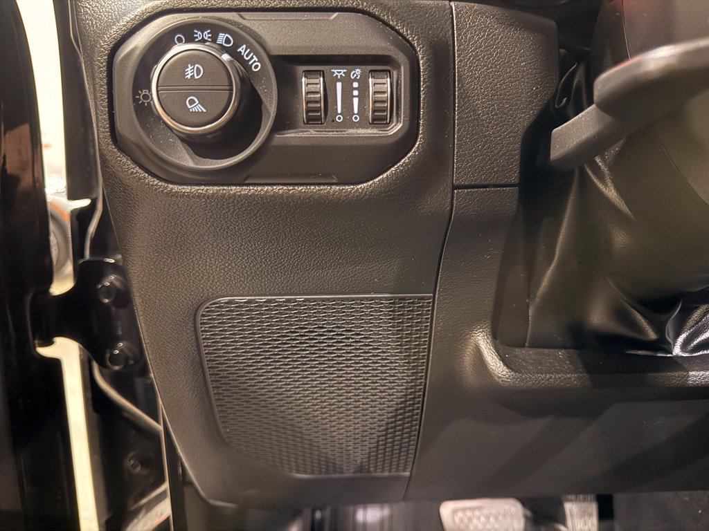 Used 2022 Jeep Gladiator Overland AWD/4WD image 15