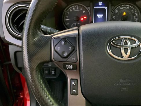 Used 2018 Toyota Tacoma TRD Off-Road w/ Technology Package AWD/4WD image 23