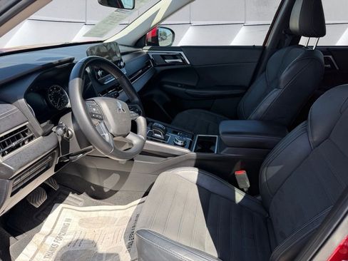 Used 2023 Mitsubishi Outlander SE AWD/4WD image 9