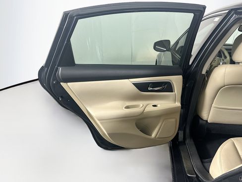 Used 2016 Nissan Altima 2.5 SL w/ Moonroof Package image 27