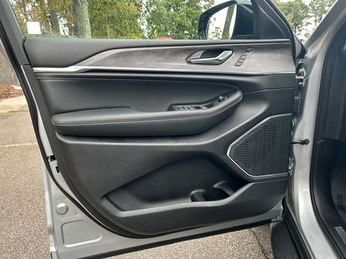 New 2025 Jeep Grand Cherokee Overland w/ Adv Protech Group III image 11