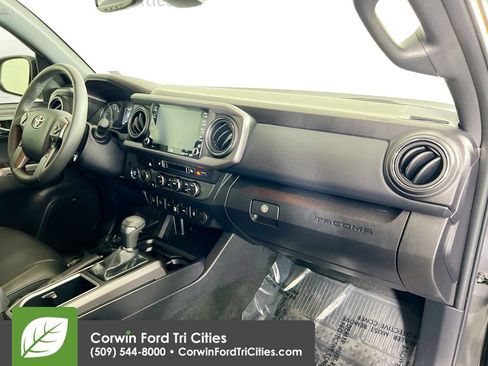 Used 2023 Toyota Tacoma TRD Off-Road w/ TRD Premium Off Road Package AWD/4WD image 29