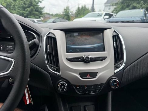 Used 2017 Chevrolet Cruze LS FWD image 28