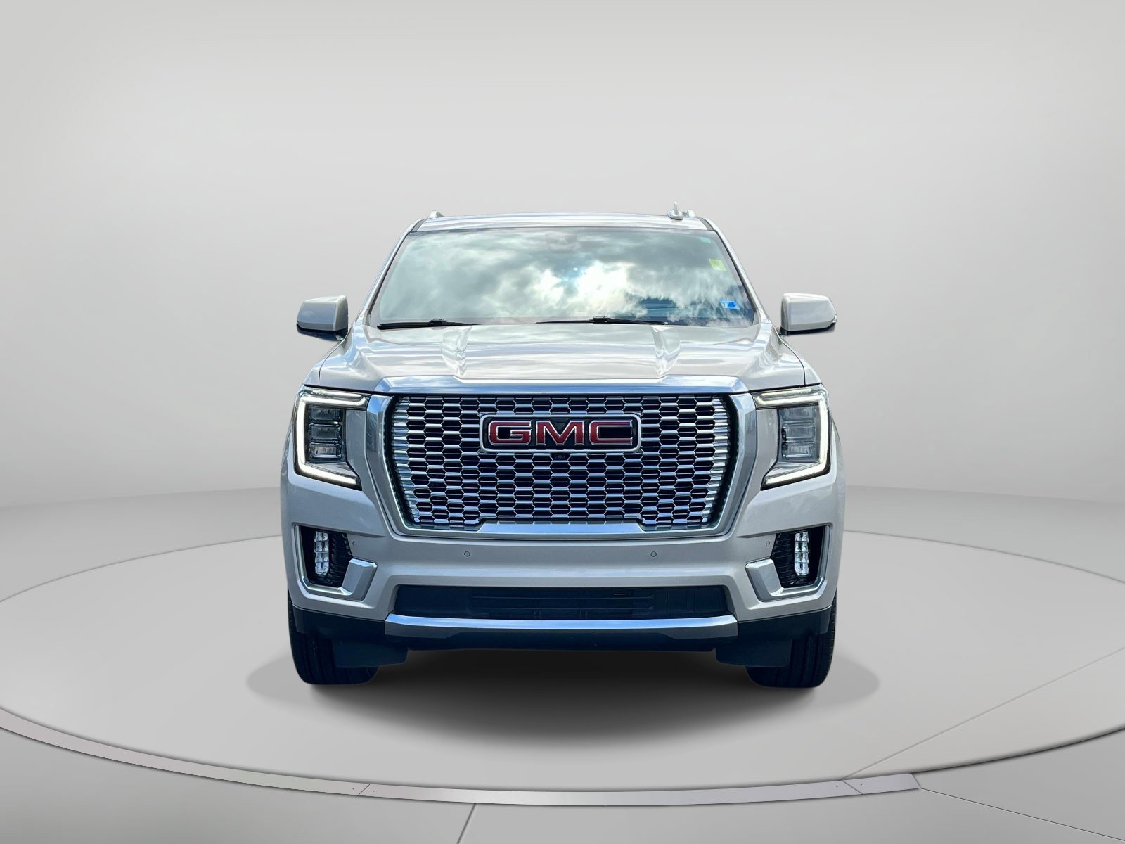 Used 2022 GMC Yukon Denali w/ Denali Ultimate Package AWD/4WD image 9