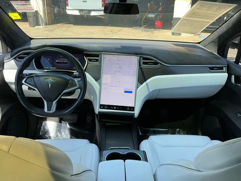 Used 2016 Tesla Model X 70D image 18