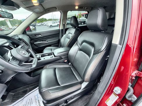 Used 2023 Nissan Pathfinder SL AWD/4WD image 17