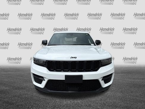 Used 2024 Jeep Grand Cherokee Altitude AWD/4WD image 3