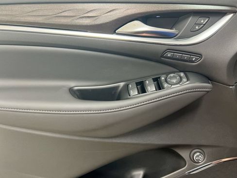 Used 2023 Buick Enclave Avenir AWD/4WD image 22