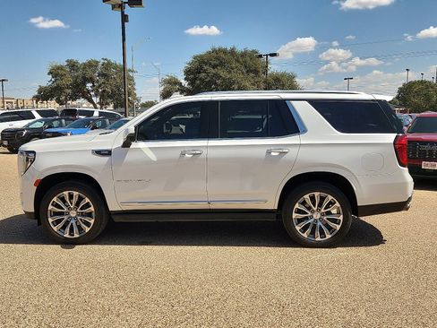 Used 2021 GMC Yukon Denali w/ Denali Premium Package AWD/4WD image 2