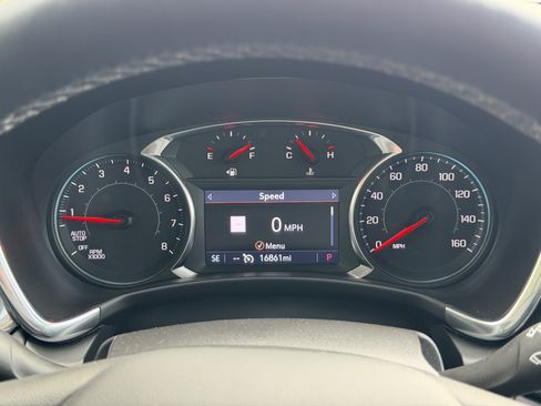 Used 2023 Chevrolet Equinox Premier image 43