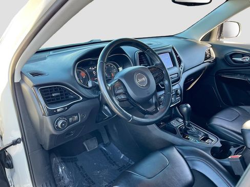 Certified 2019 Jeep Cherokee Latitude Plus image 9