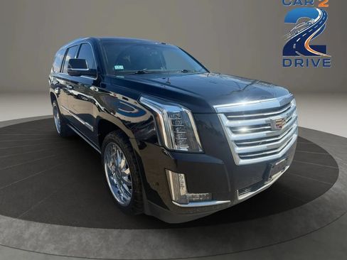 Used 2017 Cadillac Escalade Platinum AWD/4WD image 4