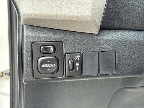 Used 2016 Toyota Corolla LE FWD image 18