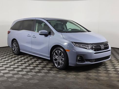 Used 2025 Honda Odyssey Touring image 2