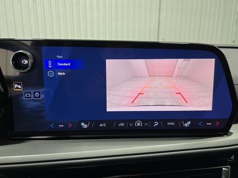 New 2026 Chevrolet Traverse LT image 13